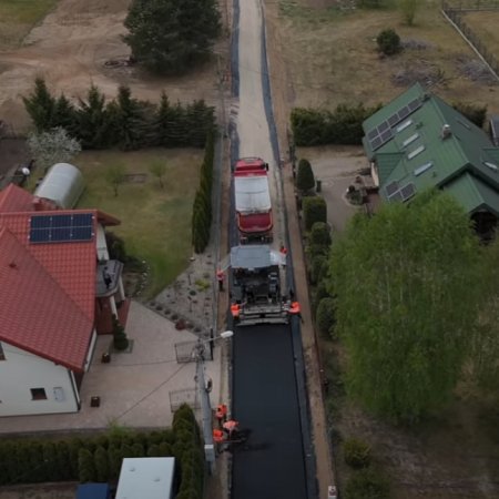 Głos mieszkańców miał moc: Dzbenin zyskuje nowe drogi [WIDEO]