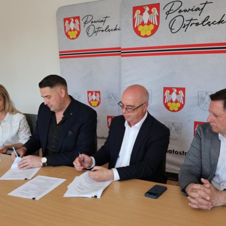 Mieszkańcy Czernia w końcu doczekają się asfaltu. Koniec ze żwirem i kurzem [ZDJĘCIA]