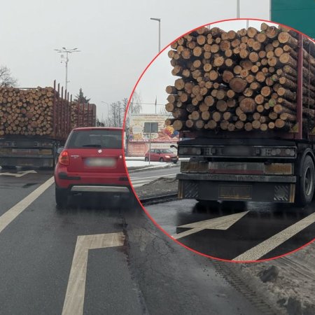 Uwaga kierowcy! Potężny „zawalidroga” na rondzie. Są duże utrudnienia [ZDJĘCIA]