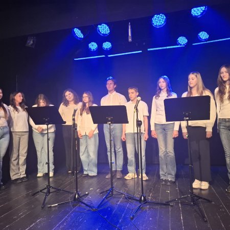 „Zimowe melodie” w Klubie Oczko. Wyjątkowy finał warsztatów wokalnych w Ostrołęce [WIDEO, ZDJĘCIA]