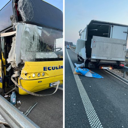 Autokar z pasażerami uderzył w busa. Są ranni! [ZDJĘCIA]