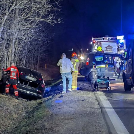 Wypadek w Zamościu: 18-latek w Mercedesie doprowadził do czołówki [WIDEO, ZDJĘCIA]