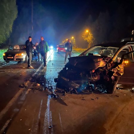 Groźny wypadek na DK53 w Kadzidle. Zderzenie przy stacji paliw [WIDEO, ZDJĘCIA]