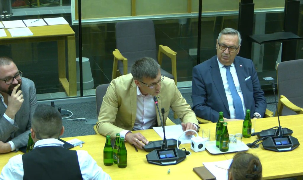 Poseł Grabowski o dostępności do lekarzy dla seniorów. "To już, nie za rok, za dwa, za trzy" [WIDEO]