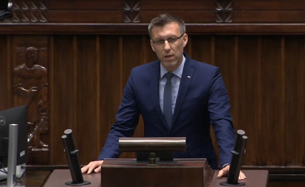 „Pamiętamy o tych bohaterach”. Poseł Marcin Grabowski w Sejmie o uroczystościach w Łączkach [WIDEO]
