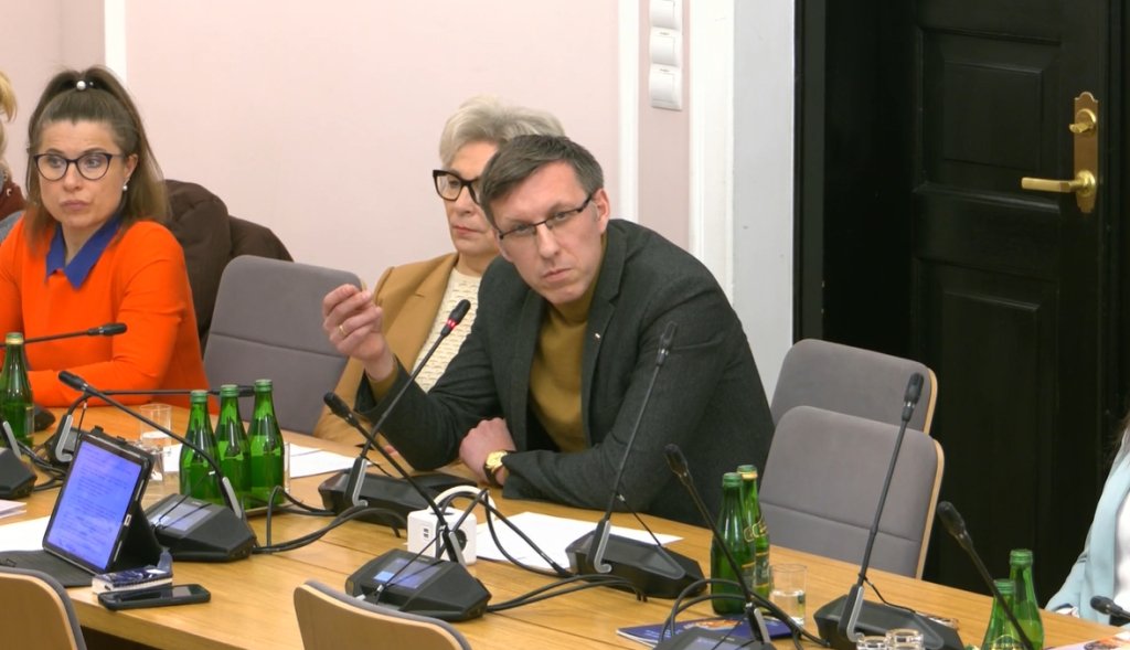 Bon senioralny. Poseł Grabowski: Czy zdążycie państwo do końca kadencji? [WIDEO]