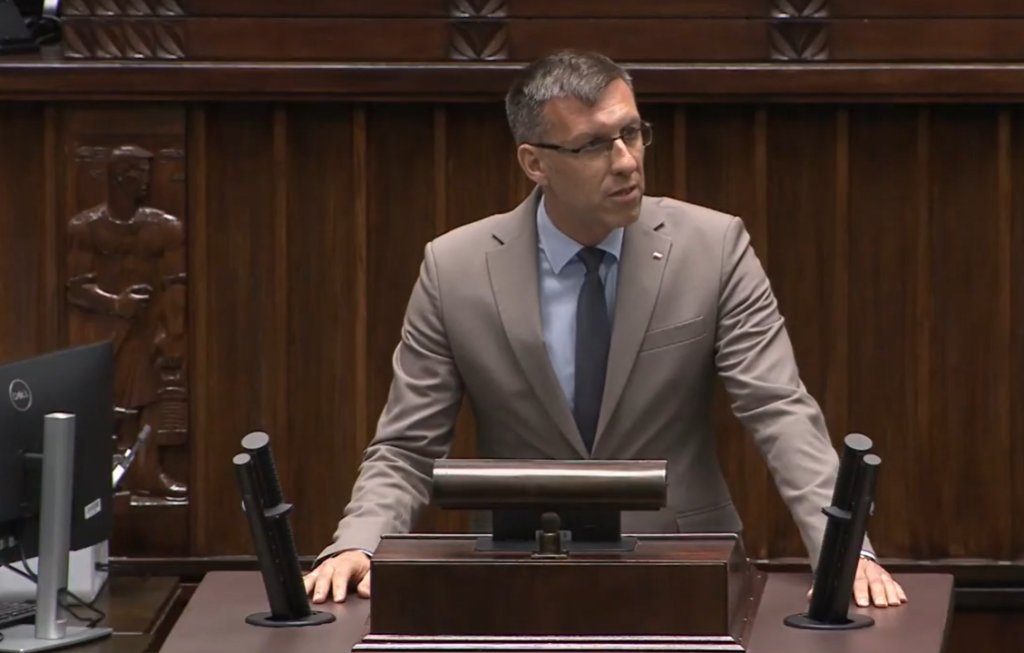 „Mieszkańcy na to czekają”. Poseł Grabowski w Sejmie pytał o kolej [WIDEO]