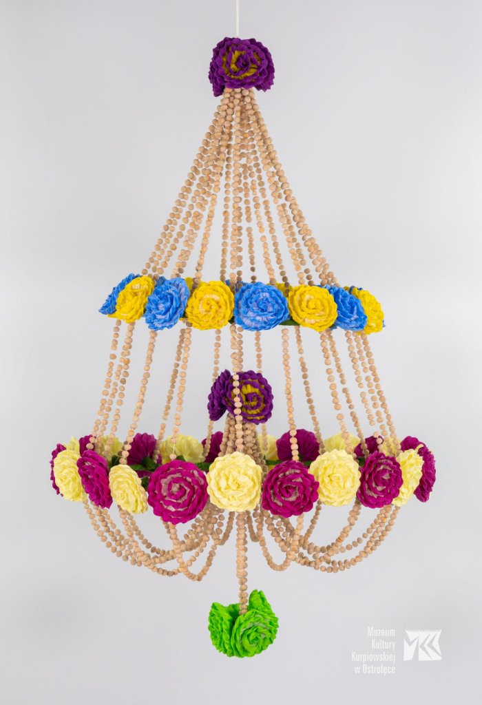 Magia zawieszona pod sufitem – niezwykły projekt Muzeum Kultury Kurpiowskiej