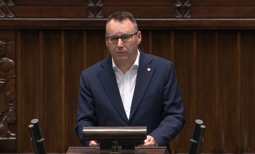 Poseł Popielarz w Sejmie o aborcji. „Kobieta w dramatycznej sytuacji potrzebuje pomocy” [WIDEO]