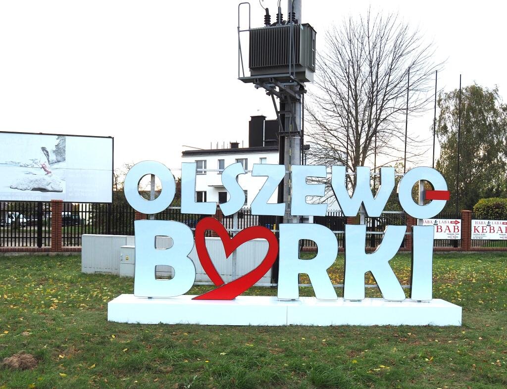 Nowość przy wjeździe do Olszewa-Borek. Trudno jej nie zauważyć! [ZDJĘCIA]