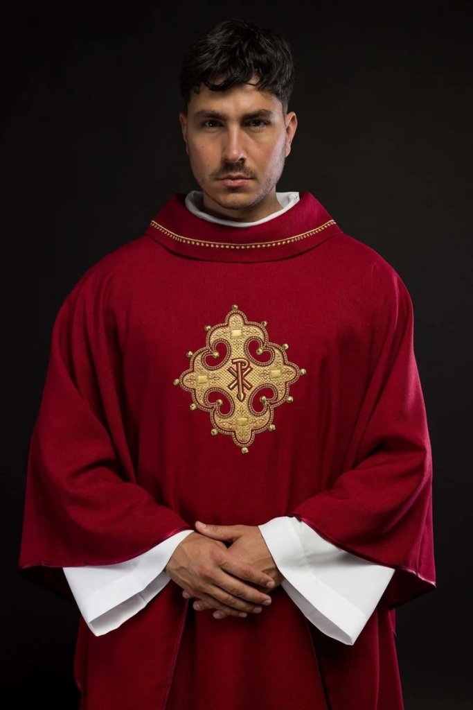 Kolory liturgii w szatach kapłańskich: co oznaczają i kiedy je stosować?