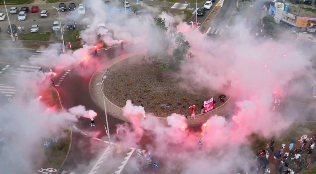 Godzina "W" w Ostrołęce. Mieszkańcy oddali hołd Powstańcom Warszawskim [WIDEO, ZDJĘCIA]