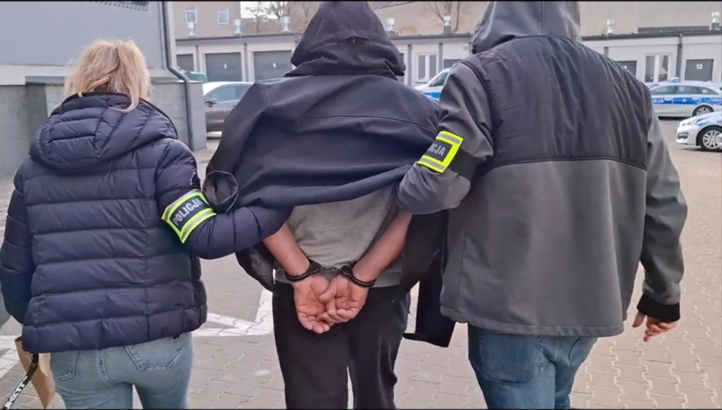 Koszmar w szpitalnej łazience. Podglądacz wpadł, bo zapomniał o jednej rzeczy [WIDEO]