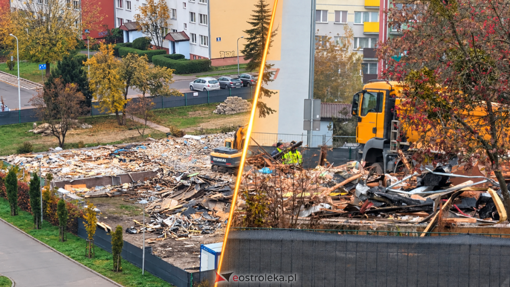 Ten budynek niemal zniknął z Ostrołęki! Zostały już tylko resztki [WIDEO, ZDJĘCIA]