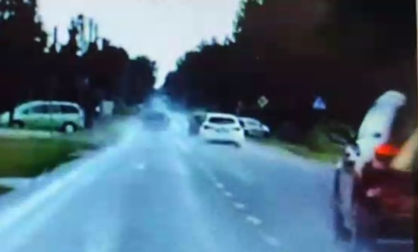 Niebezpieczny manewr i surowy finał na trasie pod Ostrołęką