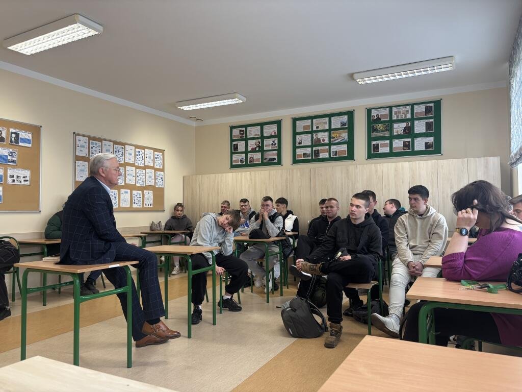 Zakończył się cykl spotkań edukacyjnych z prokuratorem w szkołach powiatu ostrołęckiego [ZDJĘCIA]