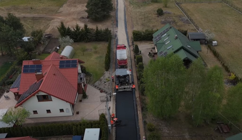 Głos mieszkańców miał moc: Dzbenin zyskuje nowe drogi [WIDEO]