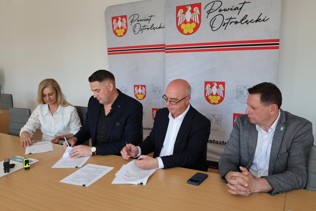 Mieszkańcy Czernia w końcu doczekają się asfaltu. Koniec ze żwirem i kurzem [ZDJĘCIA]