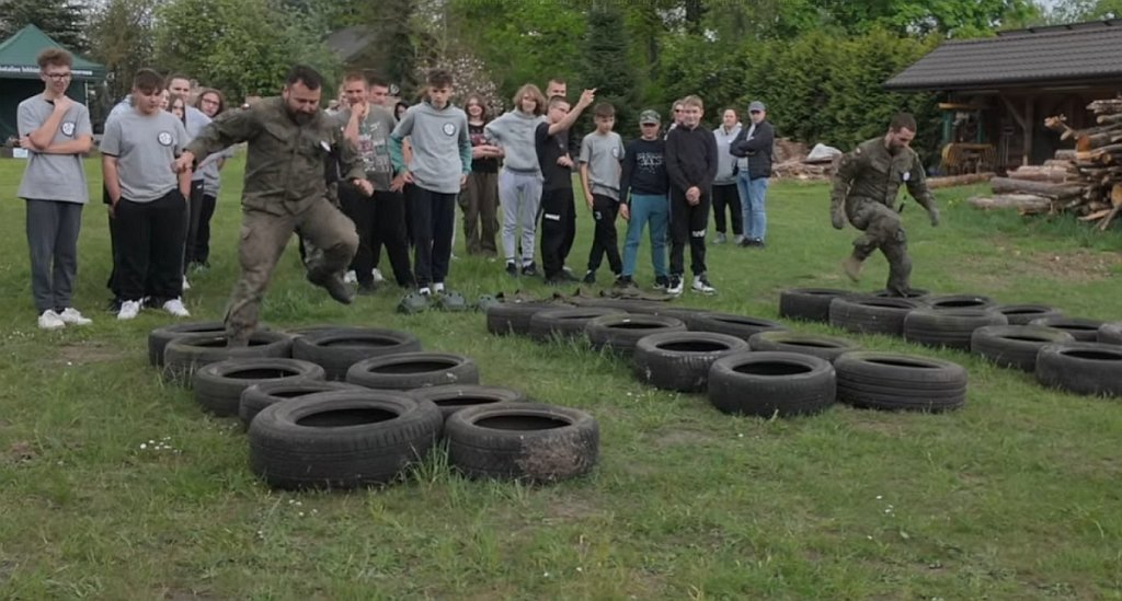 Patriotyzm w praktyce. Wyjątkowe zajęcia proobronne dla uczniów [WIDEO]