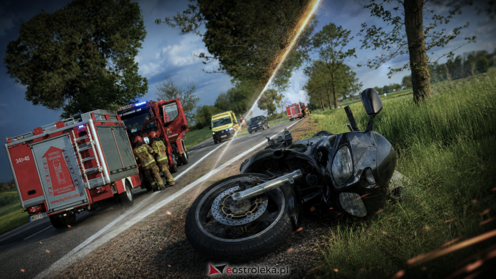 Wypadek na trasie Ostrołęka–Czerwin. Poszkodowany motocyklista! [WIDEO, ZDJĘCIA]