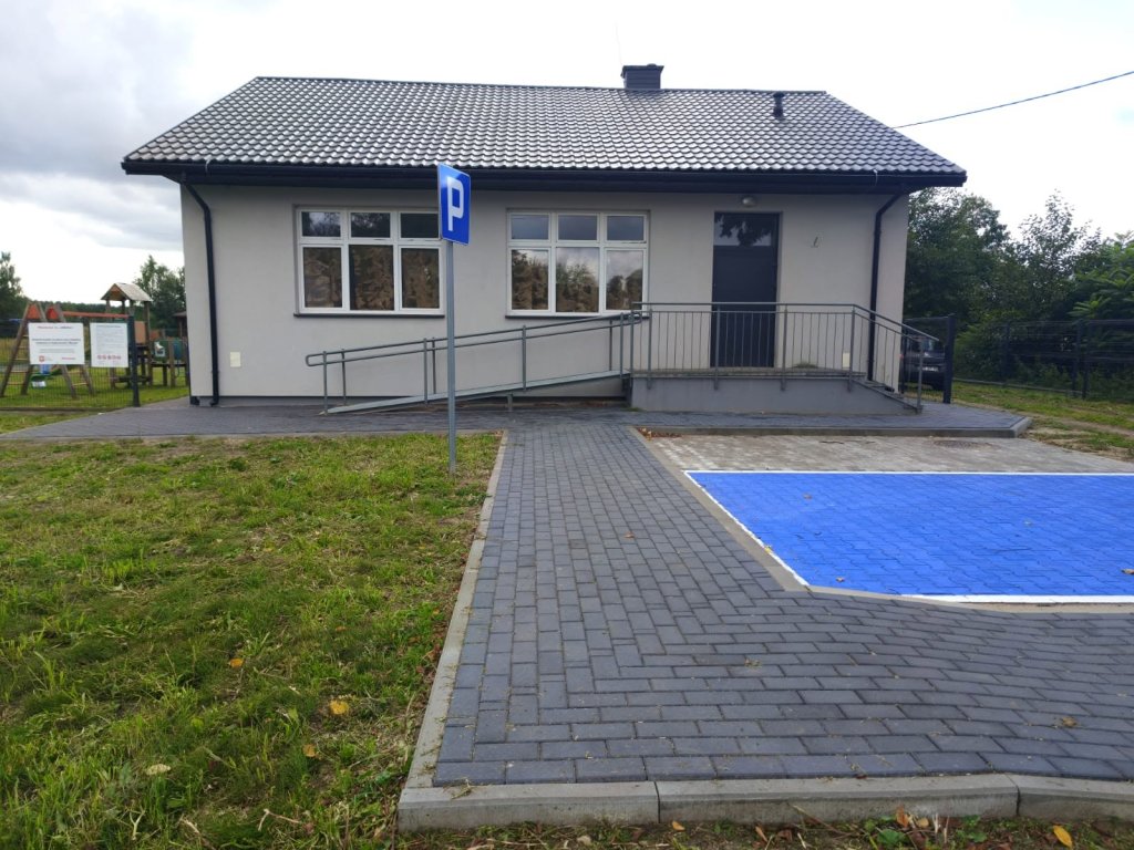 Kostka na placu przy świetlicy w Wyszlu. Inwestycja gotowa! [ZDJĘCIA]