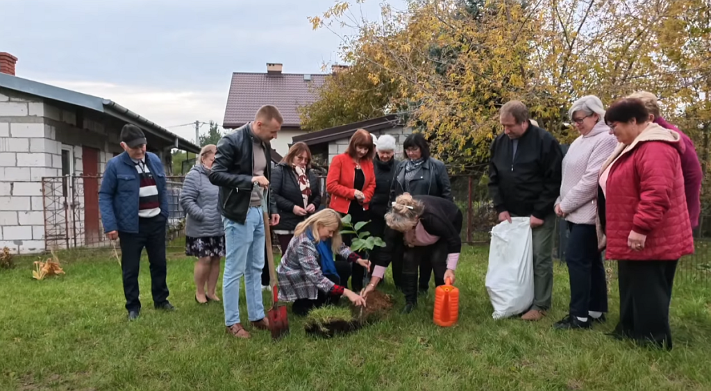 Seniorzy z Laskowca wzięli sprawy w swoje ręce! Efekt robi wrażenie [WIDEO]