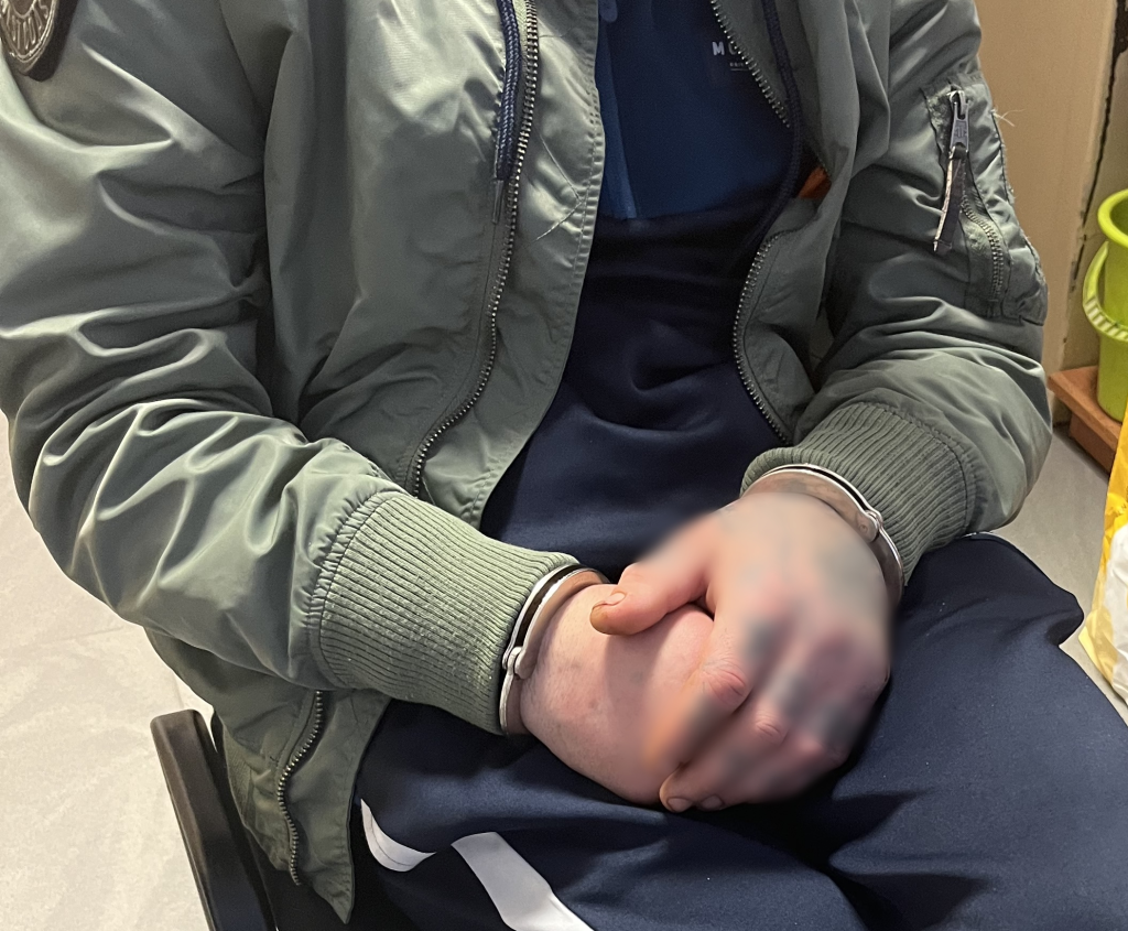 Miał wygodny dojazd, więc... okradał łomżyńskie drogerie. Wpadł recydywista z Ostrołęki