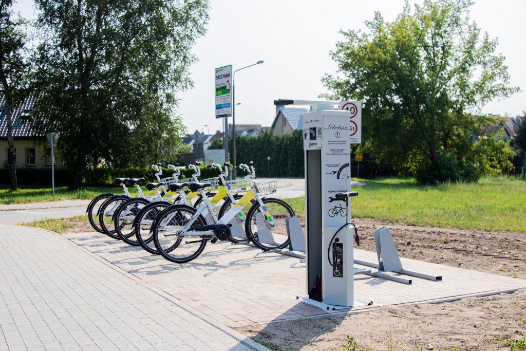 Rowery miejskie OSTRO.BIKE na osiedlu Bursztynowym, fot. Urząd Miasta Ostrołęki