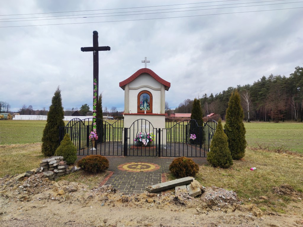 Kapliczka w Dudach Puszczańskich