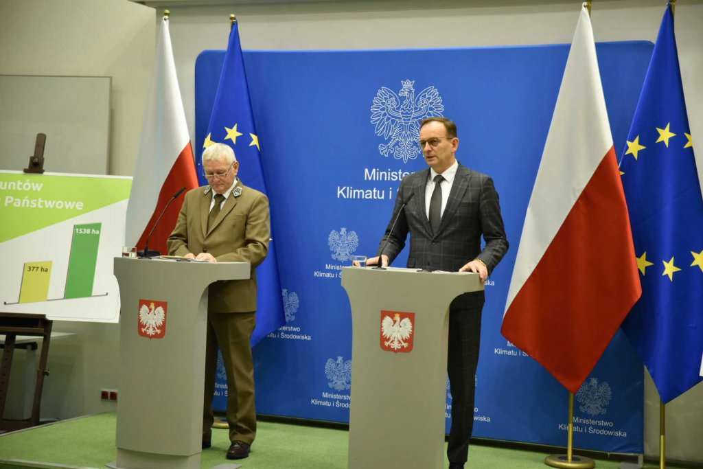 Wiceminister klimatu i środowiska Edward Siarka oraz p.o. DG Lasów Państwowych Józef Kubica, fot. Ministerstwo Klimatu i Środowiska