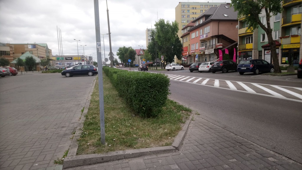 Tak wyjazd z parkingu przy ul. Fieldorfa Nila wygląda dziś, fot. eOstroleka.pl
