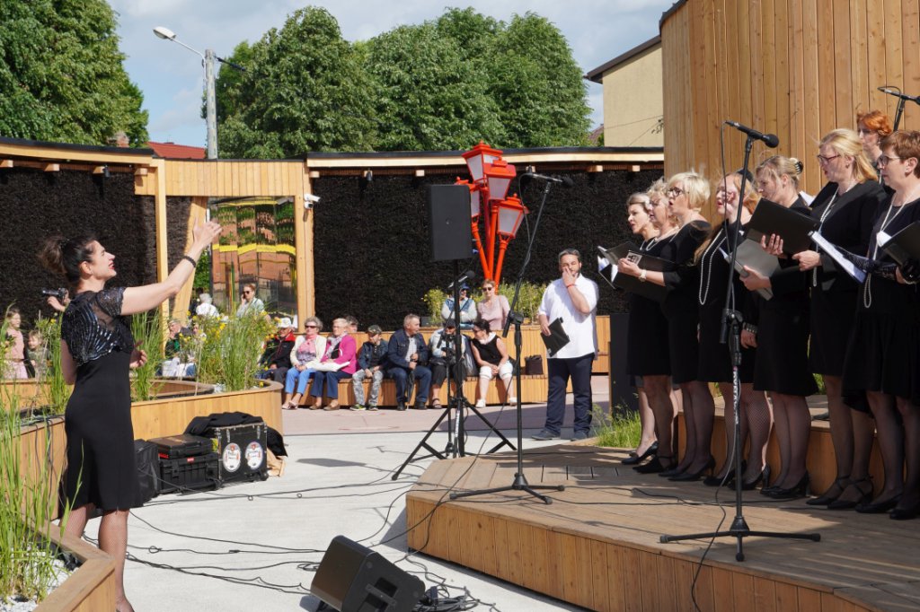 Koncert piosenek XX-lecia międzywojennego w Tężni w Rzekuniu, fot. eOstroleka.pl