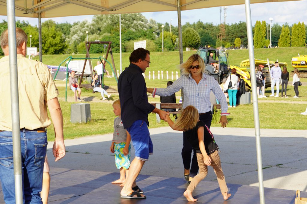 Potańcówka na plaży miejskiej w Ostrołęce, fot. eOstroleka.pl