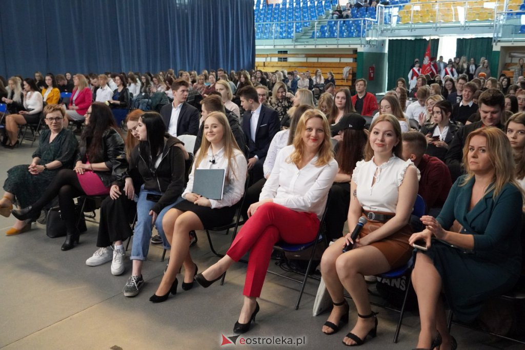 Zakończenie roku szkolnego maturzystów z ZSZ 4, fot. eOstroleka.pl