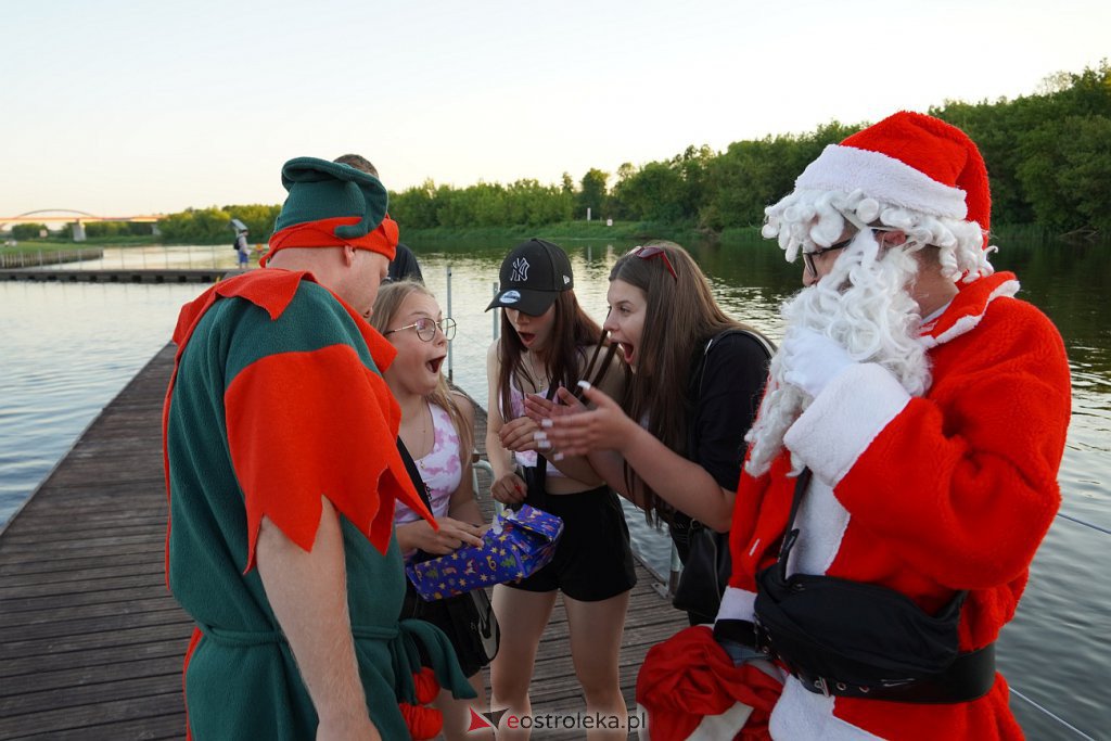 fot. Święty Mikołaj na plaży w Ostrołęce