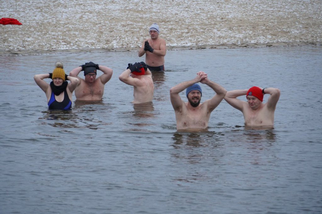 Kolejna kąpiel ostrołęckich morsów w Narwifot. eOstroleka.pl