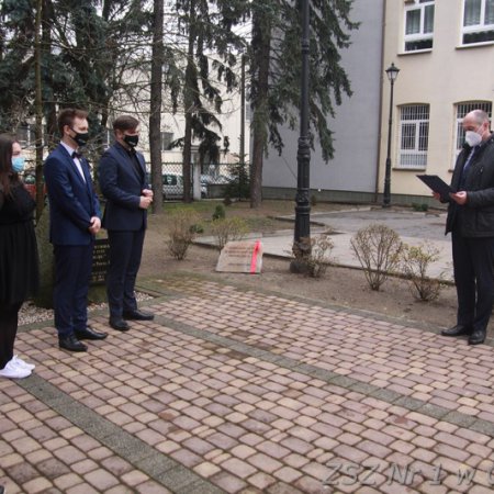 Tegoroczni absolwenci ZSZ nr 1 zostawiają po sobie tablicę pamiątkową [ZDJĘCIA]