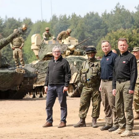 Andrzej Duda na ćwiczeniach DEFENDER–Europe 22 w Nowogrodzie [ZDJĘCIA, WIDEO]