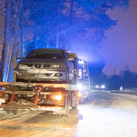 Był tak pijany, że nie trafił autem w zjazd [ZDJĘCIA]