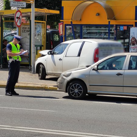 Kolizja przy dworcu autobusowym. Zderzyły się... dwie skody [ZDJĘCIA]