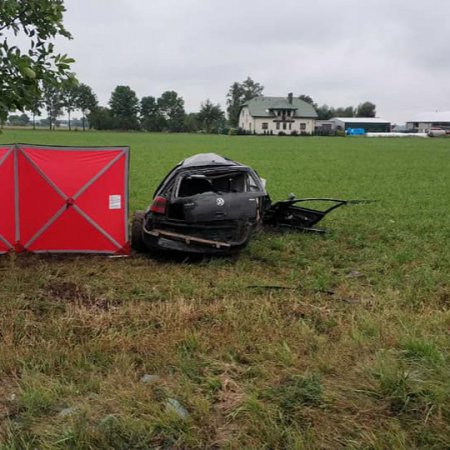 Śmiertelny wypadek na lokalnej drodze. Nie żyje kierowca vw [ZDJĘCIA]