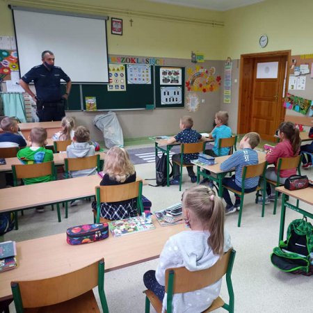 Lekcja bezpieczeństwa w Szkole Podstawowej w Rzekuniu [ZDJĘCIA]