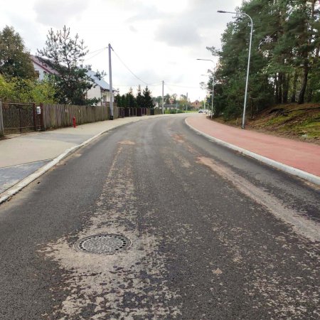 Skandal! Ktoś zniszczył nowy asfalt na budowie dwóch ulic. Straty są ogromne! [ZDJĘCIA]