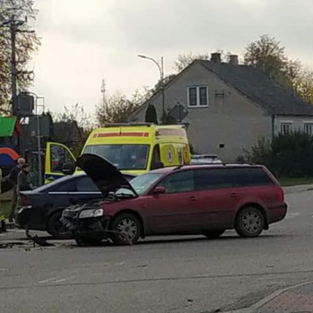 Nie zatrzymał się na "stop". Wypadek w Troszynie