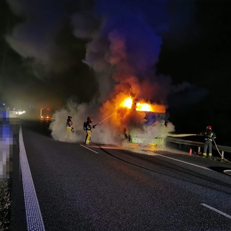 Pożar na S8. Spalił się autobus