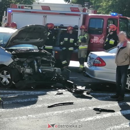 Policja ustaliła sprawcę porannego wypadku w centrum Ostrołęki [ZDJĘCIA]