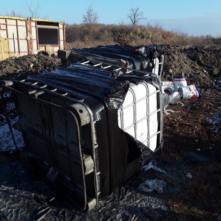 660 „mauzerów” z tajemniczą substancją znaleziono we wsi pod Ostrołęką