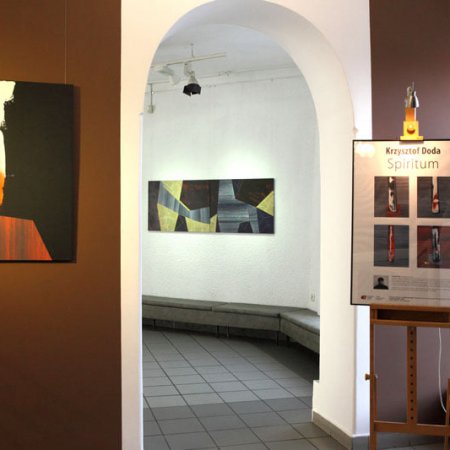 Galeria Ostrołęka: W oczekiwaniu na „odmrożenie” kultury wystawę „Spiritum” udostępniono on-line [ZDJĘCIA]