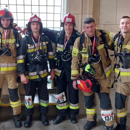 Strażacy z Ostrołęki na zawodach “Wieżowiec 2022” [ZDJĘCIA]