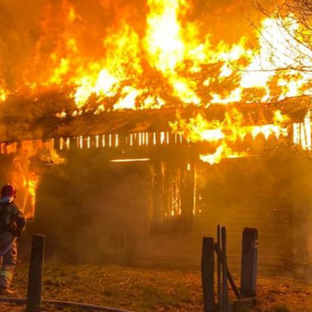 Tragiczny finał pożaru w Sewerynowie. W spalonym domu znaleziono ciało starszego mężczyzny [ZDJĘCIA]